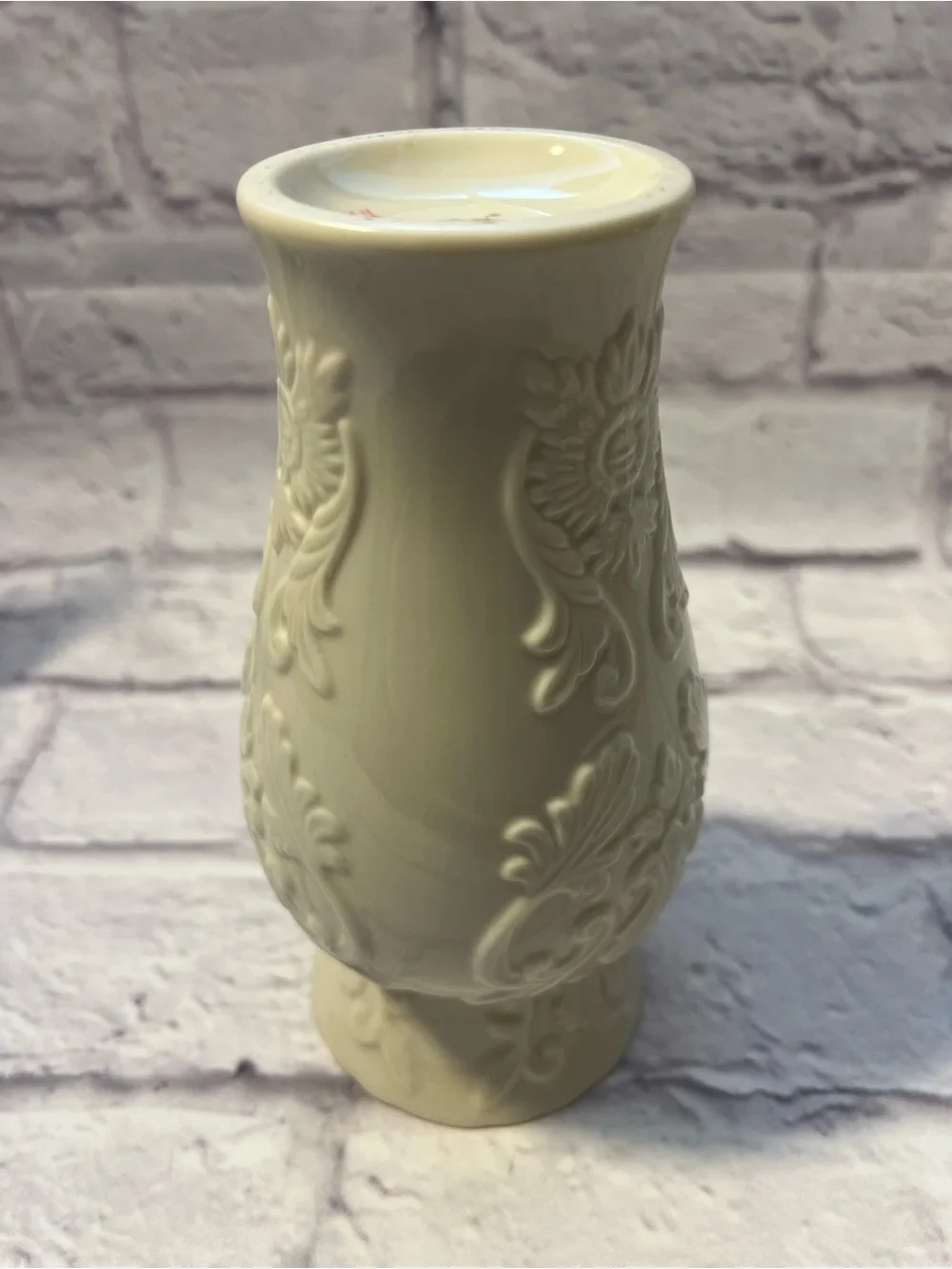 Vintage Lenox Georgian Collection Ivory Vase with 24K gold trim
